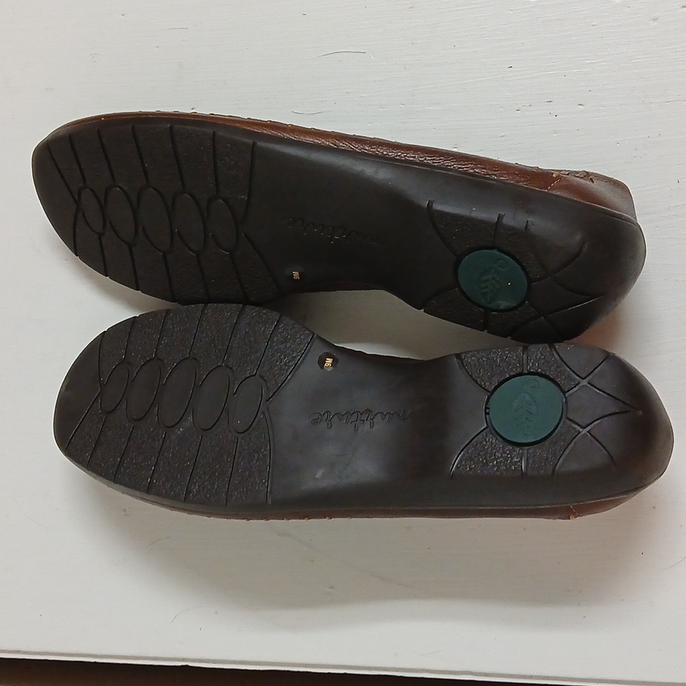 Nurture Women's 9M Zinger Brown Flats - Picture 5 of 7